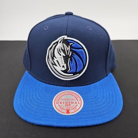 Mitchell & Ness Dallas Mavericks Core Basic Navy Light Blue Adjustable Snapback - Picture 1 of 5
